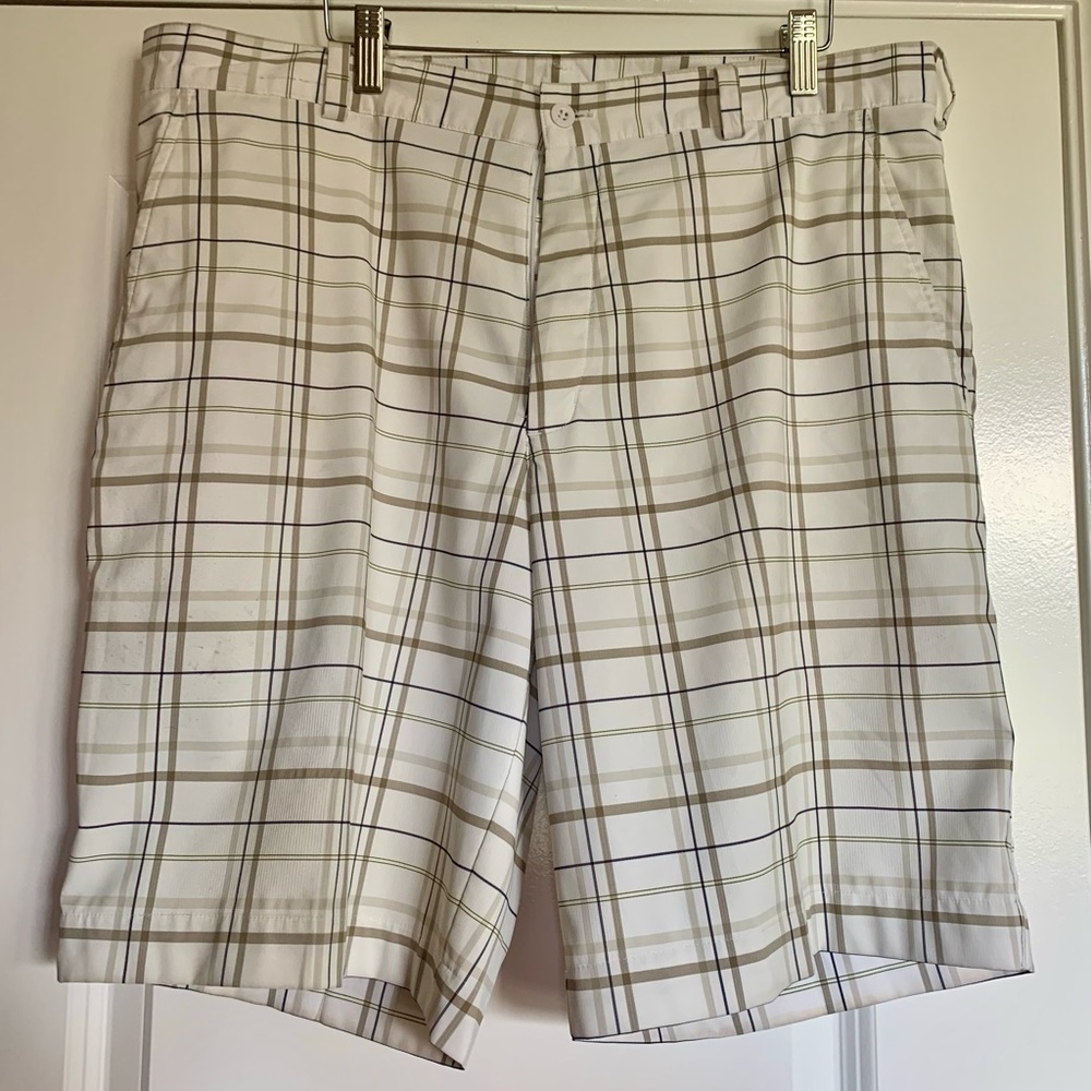 LN Nike Men's White, Taupe and Black Plaid Shorts. 2 Side Pockets & 2 flat back - Picture 4 of 6